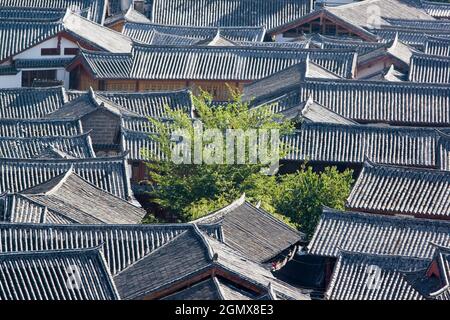 Lijiang, Yunnan Cina - 25 ottobre 2006; nessun popolo in vista. Baisha, la città vecchia di Lijiang è un sito patrimonio dell'umanità dell'UNESCO situato nella città di Lijiang in Foto Stock