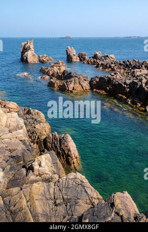 La costa rocciosa a Fort Hommet, Vazon Bay, Guernsey, Isole del canale Foto Stock