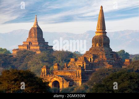 Bagan, Myanmar - 29 gennaio 2013; uno dei grandi templi buddisti nella valle di Bagan a Mandalay, Myanmar. Dal IX al XIII secolo, la città Foto Stock