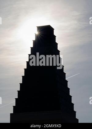 Gli Ziggurat erano strutture antiche e massicce costruite nell'antica valle mesopotamiana e nell'altopiano iraniano occidentale, con la forma di un passo terrazzato py Foto Stock