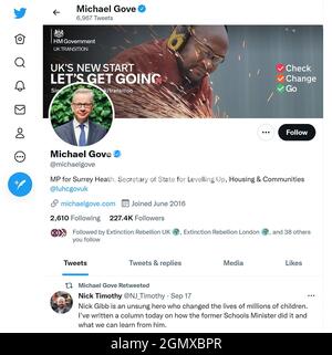 Pagina Twitter (settembre 2021) di Michael Gove MP, Segretario di Stato per il livellamento, alloggi e Comunità. Foto Stock