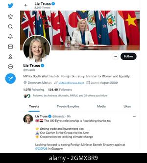 Pagina Twitter (settembre 2021) di Liz Truss, Ministro degli Esteri britannico Foto Stock