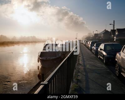 Abingdon, Inghilterra - 4 dicembre 2019; Abingdon afferma di essere la città più antica dell'Inghilterra. E questa è la vista lungo il Tamigi verso la sua elegante mar Foto Stock