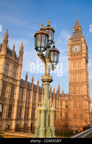 Londra, Inghilterra - 2007; il cuore del governo britannico, il Palazzo di Westminster serve come luogo d'incontro sia per la Camera dei Comuni che per la Camera Foto Stock