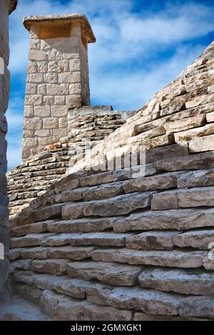 Alberobello - 10 Aprile 2018 Albeloberro è una cittadina situata nei pressi di Bari, nel sud dell'Italia. La sua principale rivendicazione di fama sono i suoi trulli piccoli e unici Foto Stock