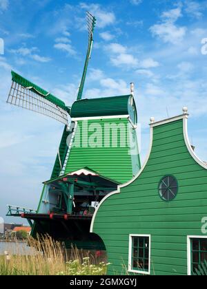 Zaanse Schans, Paesi Bassi - 27 Maggio 2016 Zaanse Schans è un quartiere di Zaandam, nei pressi di Zaandijk nei Paesi Bassi. Ha una collezione di well-pr Foto Stock