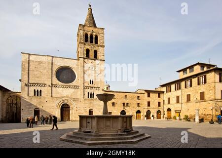 Piazza Filippo Silvestri, Bevagna, Perugia, Umbria, Italia, Europa Foto Stock