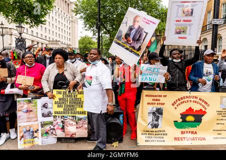 Free Biafra sostenitori dimostrare a Whitehall contro il governo nigeriano, Londra, Regno Unito. Foto Stock