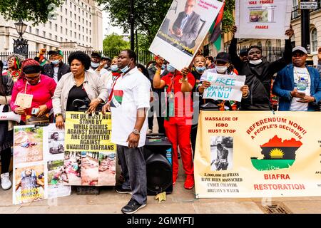 Free Biafra sostenitori dimostrare a Whitehall contro il governo nigeriano, Londra, Regno Unito. Foto Stock