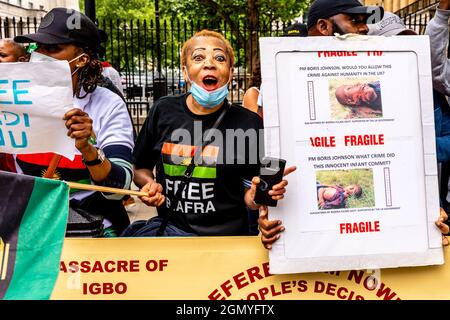 Free Biafra sostenitori dimostrare a Whitehall contro il governo nigeriano, Londra, Regno Unito. Foto Stock