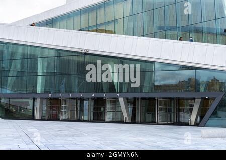 Oslo, Norvegia. Settembre 2021. Vista panoramica del Teatro dell'Opera di Oslo nel centro della città Foto Stock