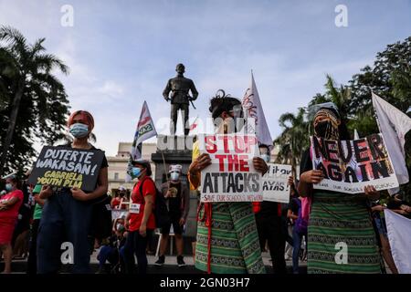 21 settembre 2021: Gli attivisti filippini hanno dei segni durante una protesta in commemorazione dell'anniversario della legge marziale del 1972 a Manila, Filippine. Settembre 21, 2021. Vari gruppi hanno segnato il 49° anniversario della dichiarazione di legge marziale da parte del dittatore filippino Ferdinand Marcos con un grido contro l'attuale governo che dicono ha tendenze autoritarie e violazioni dei diritti umani (Credit Image: © Basilio Sepe/ZUMA Press Wire) Foto Stock