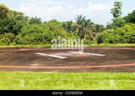 Eliporto a Ile Royale, una delle isole di Iles du Salut (Isole della salvezza) nella Guyana Francese Foto Stock