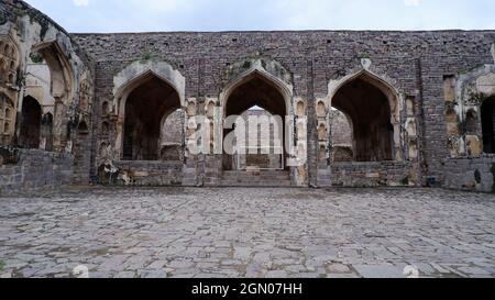 5 settembre 21, Golkonda Fort, Hyderabad, India. Strutture in rovina al forte Golkonda Foto Stock