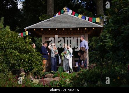 Il giardino del 50° anniversario dei Trailfinders, progettato da Jonathan Snow, che ha vinto il premio Gold in the Show Garden, durante il Chelsea Flower Show di RHS che si tiene presso il Royal Hospital Chelsea, Londra. Data foto: Martedì 21 settembre 2021. Foto Stock