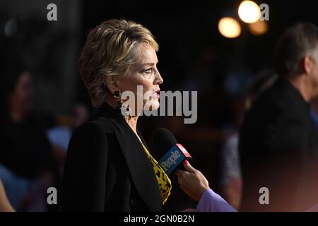 Sharon Stone partecipa alla prima di New York per "The Eyes of Tammy Faye" al SVA Theatre il 14 settembre 2021 a New York City. Foto Stock