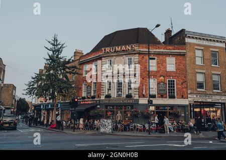 Londra, UK - 03 settembre 2021: Vista dalla strada di Trumans il Golden Heart pub nel East End di Londra, una zona alla moda che ospita una serie di metri Foto Stock