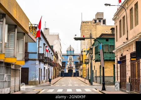 Edifici coloniali con balconi a Lima, Perù Foto Stock