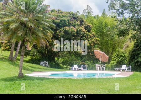 MANIZALES, COLOMBIA - 5 SETTEMBRE 2105: Piscina presso l'hotel Hacinda Venecia caffè fattoria. Foto Stock