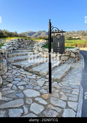 Rancho Palos Verdes, CA USA - 1 settembre 2021: Vista su strada di 1 par segno del Trump National Golf Club Foto Stock