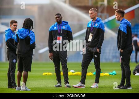 Burnley, Regno Unito. 21 settembre 2021. Rochdale arriva a Turf Moor prima della partita della Carabao Cup tra Burnley e Rochdale a Turf Moor, Burnley, Inghilterra, il 21 settembre 2021. Foto di Sam Fielding/prime Media Images. Credit: Prime Media Images/Alamy Live News Foto Stock