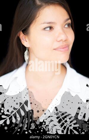 Un ritratto di una giovane donna combinato con grafica digitale in bianco e nero Foto Stock