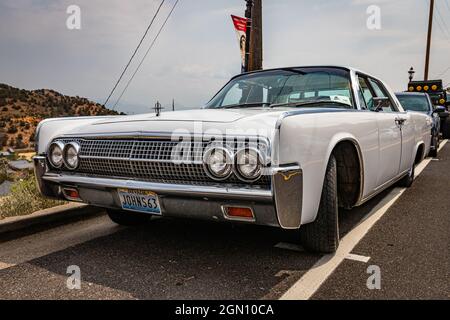 Virginia City, NV - 31 luglio 2021: 1963 Lincoln Continental berlina ad una mostra di auto locale. Foto Stock