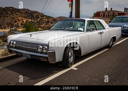 Virginia City, NV - 31 luglio 2021: 1963 Lincoln Continental berlina ad una mostra di auto locale. Foto Stock