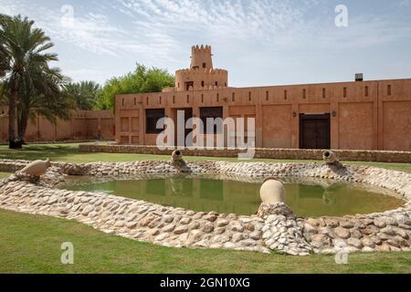 Giardini del Museo del Palazzo dello Sceicco Zayed (al Ain Palace Museum), al Ain, Abu Dhabi, Emirati Arabi Uniti, Medio Oriente Foto Stock