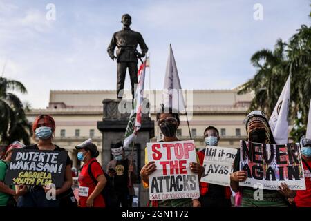 21 settembre 2021: Gli attivisti filippini hanno dei segni durante una protesta in commemorazione dell'anniversario della legge marziale del 1972 a Manila, Filippine. Settembre 21, 2021. Vari gruppi hanno segnato il 49° anniversario della dichiarazione di legge marziale da parte del dittatore filippino Ferdinand Marcos con un grido contro l'attuale governo che dicono ha tendenze autoritarie e violazioni dei diritti umani (Credit Image: © Basilio Sepe/ZUMA Press Wire) Foto Stock