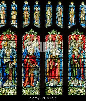 Quattro Arcangeli, san Uriel, san Michele, San Gabriele, San Raffaello, St vetrate, arcangelo, santi, finestra ovest, chiesa di Blakeney, Norfolk, Foto Stock