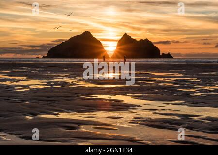 Tramonto su Holywell Bay, Cornovaglia Foto Stock