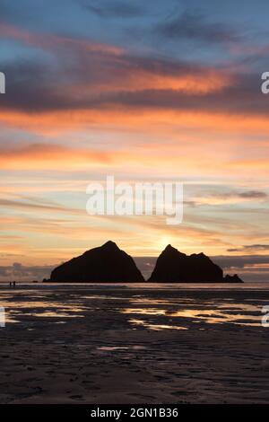 Tramonto su Holywell Bay, Cornovaglia Foto Stock