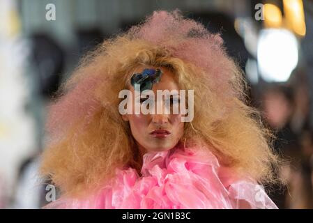 Dorchester Hotel, Londra, Regno Unito. 21 settembre 2021. I designer Vin + Omi hanno presentato i loro progetti più recenti, continuando il tema del riciclaggio e dell'impatto ambientale del marchio Foto Stock