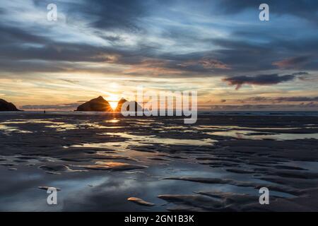 Tramonto su Holywell Bay, Cornovaglia Foto Stock