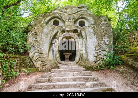 Statua nel Parco dei Mostri di Bomarzo, detto anche Bosco Sacro, Giardino Manieristico del Lazio Foto Stock