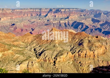 Una vista del Grand Canyon dell'Arizona dal sentiero del bordo sud al mattino. Preso in 2010. Foto Stock