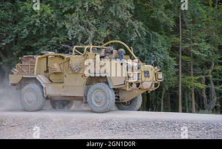 Esercito britannico Supacat Jackal 4x4 rapido assalto, fuoco di sostegno e veicoli di ricognizione in esercizio, Salisbury Plain (SPTA) UK Foto Stock