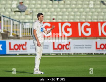 Birmingham, Regno Unito. 21 settembre 2021. Craig Overton Men's Cricket -County Championship Warwickshire / Somerset 4 giorni di credito: SPP Sport Press Foto. /Alamy Live News Foto Stock