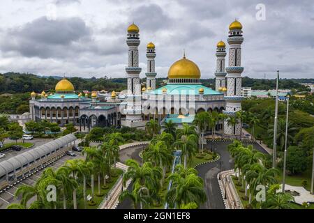 Vista aerea del JaME&#39;ASR Hassan Bolkia Mosque, Gadong B, Bandar seri Begawan, Brunei-Muara District, Brunei, Asia Foto Stock