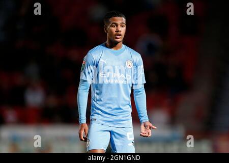 Doncaster, Regno Unito. 21 settembre 2021. Oscar Bobb #52 di Manchester City U21's a Doncaster, Regno Unito il 9/21/2021. (Foto di ben Early/News Images/Sipa USA) Credit: Sipa USA/Alamy Live News Foto Stock