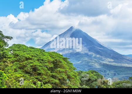 Vulcano Arenal, Parco Nazionale del Vulcano Arenal, la Fortuna, Costa Rica Foto Stock