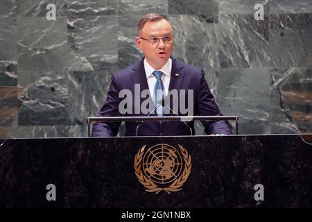 New York, Stati Uniti. 21 settembre 2021. Il presidente polacco Andrzej Duda parla alla 76a sessione dell'Assemblea Generale delle Nazioni Unite a distanza martedì 21 settembre 2021 presso la sede delle Nazioni Unite. Pool Photo by Spencer Platt/UPI Credit: UPI/Alamy Live News Foto Stock