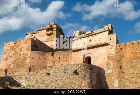 Kumbhalgarh Fort Rajasthan al tramonto. Kumbhalgarh è una fortezza di Mewar nel distretto di Rajsamand dello stato di Rajasthan nell'India occidentale Foto Stock