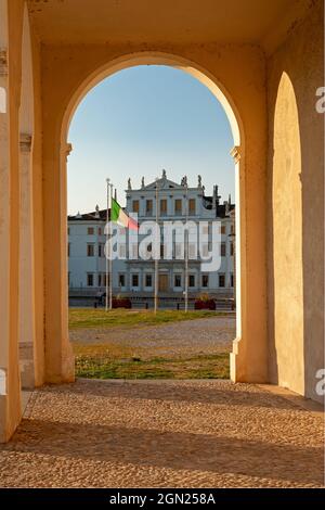 La splendida facciata barocca di Villa Manin del 1600, a Passariano di Codroipo in provincia di Udine. Regione Friuli. Il 'Trattato di Campoform Foto Stock