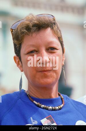 Norma McCorvey, noto con lo pseudonimo 'Jane Roe, il querelante nel punto di riferimento 1973 decisione della Corte Suprema degli Stati Uniti Roe contro Wade, partecipa a un raduno sui gradini anteriori della corte a Washington, DC il 9 aprile 1989. Credito: Ron Sachs/CNP Foto Stock