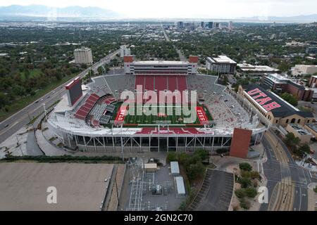 Una vista aerea del Rice-Eccles Stadium nel campus della University of Utah, domenica 5 settembre 2021, a Salt Lake City. Lo stadio è la sede della Th Foto Stock