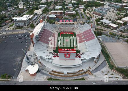 Una vista aerea del Rice-Eccles Stadium nel campus della University of Utah, domenica 5 settembre 2021, a Salt Lake City. Lo stadio è la sede della Th Foto Stock