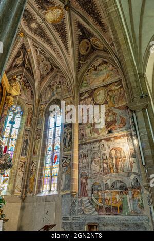 La chiesa dei Santi Quirico e Giulitta. Ciclo di affreschi nel coro neogotico dei primi del XV secolo. Termeno, Trentino Alto Adige Foto Stock