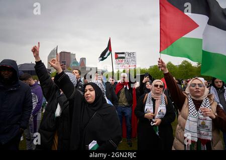 I gruppi femminili partecipano a una manifestazione a favore della Palestina Foto Stock